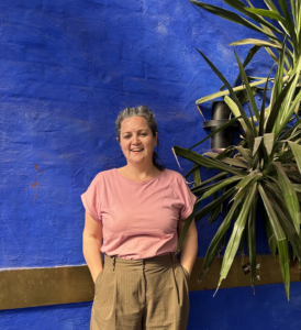Evie van den Broeck portret blauw still