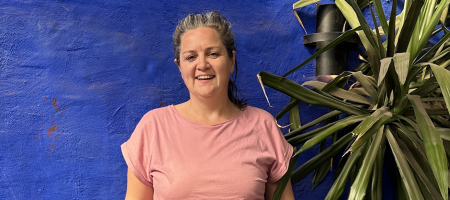 Evie van den Broeck portret blauw still