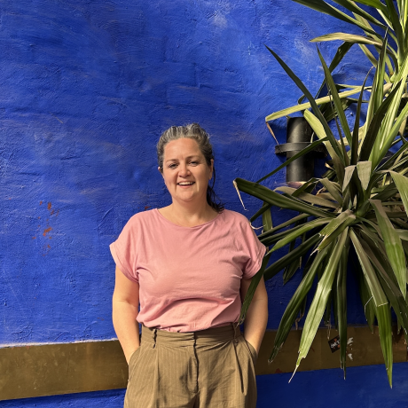 Evie van den Broeck portret blauw still