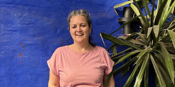 Evie van den Broeck portret blauw still